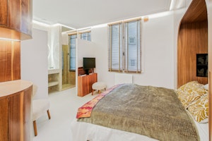 Parisian Place image 5