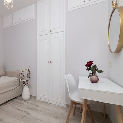 Keep on top of business at the working desk space