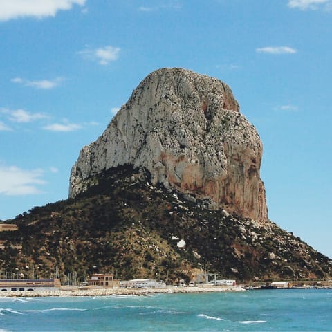 Spend a day on the beach in Calpe – just 10 kilometres away 
