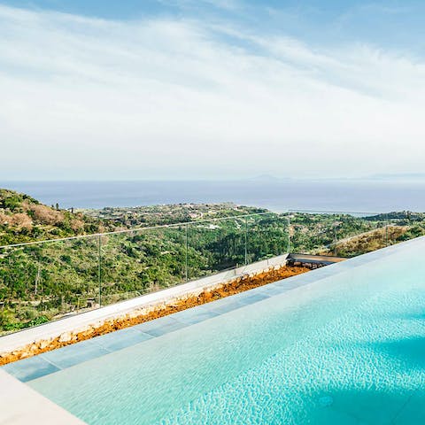 Relax in the sea-facing infinity pool and admire the panoramic views