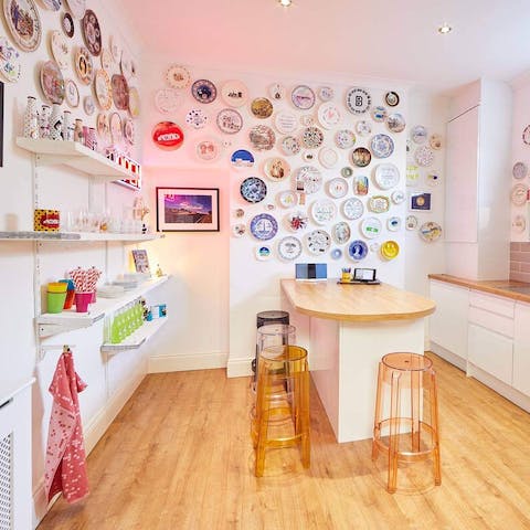 Grab breakfast under the wall of hand-painted plates