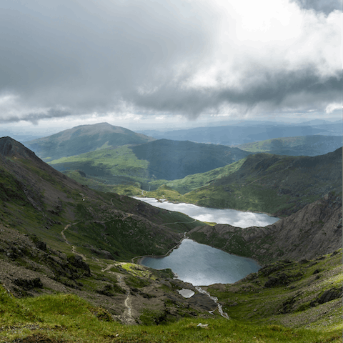 Go on breath-taking hikes around the peaks and valleys of Snowdonia National Park