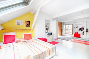 The Yellow Bleu image 6