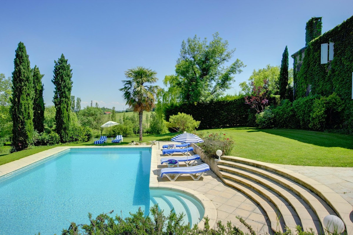 Chateau Chic, Occitania
