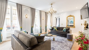 Parisian Treasure Trove image 3