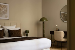 City of Romance image 3