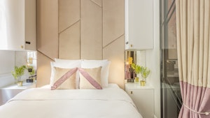 French & Chic image 2