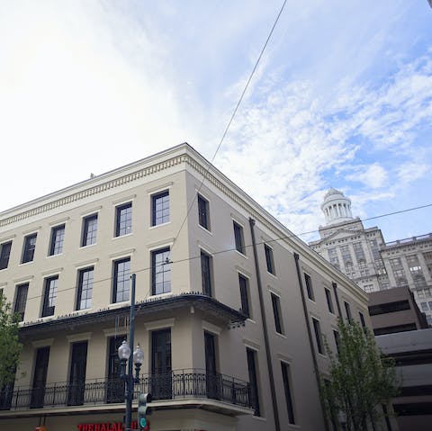 Wander around the picturesque streets, until you wind up at Lafayette square – a nine-minute walk away