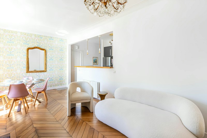 Parisian Ease additional image