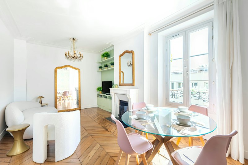 Parisian Ease main image