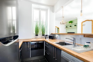 Parisian Ease image 2