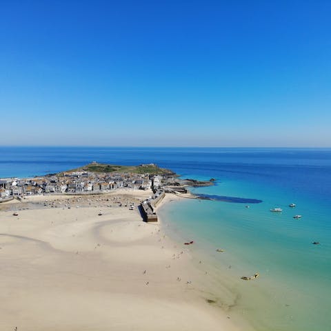 Explore the beaches and cobbled streets of picture-perfect St Ives