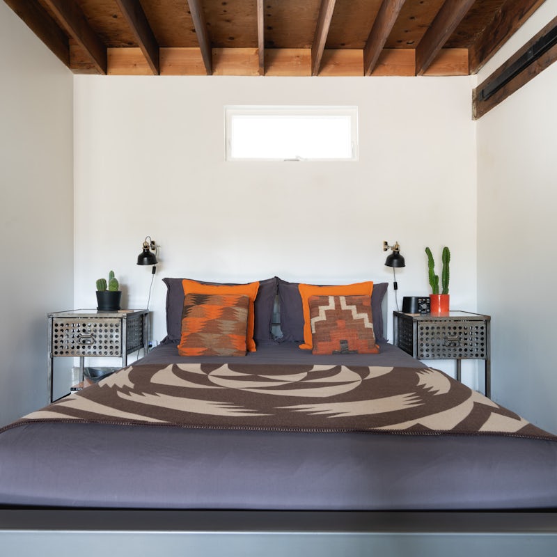 Wake up in the comfortable bed, feeling refreshed and ready for another day of Los Angeles sightseeing