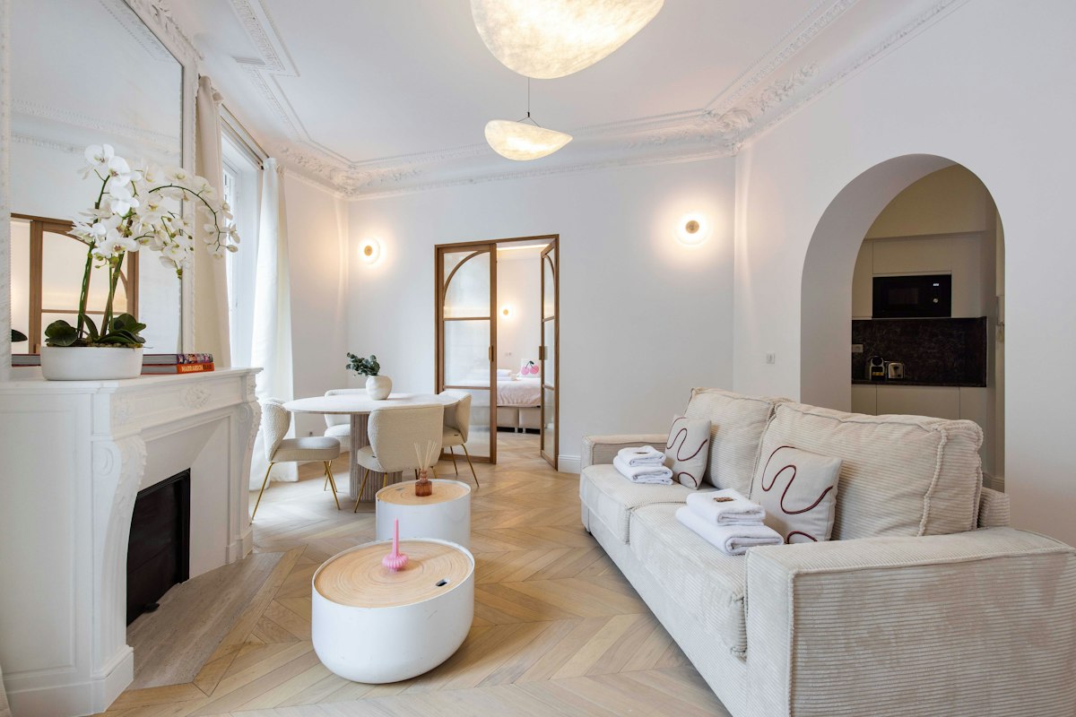 Refined Parisian Oasis, Ile-de-France