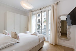 Refined Parisian Oasis image 11
