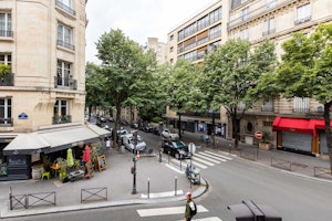 Refined Parisian Oasis image 10
