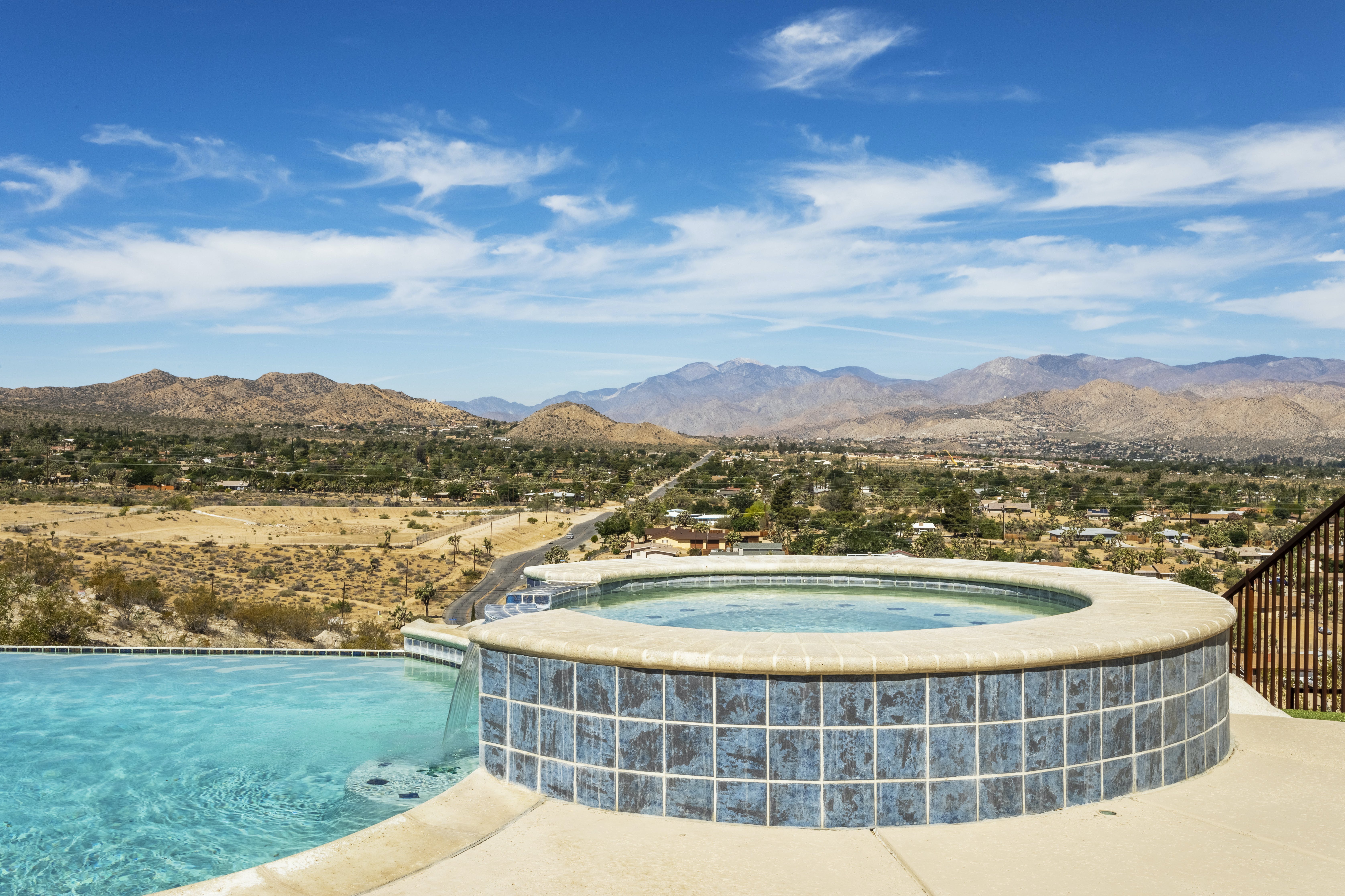 Sunset Sonata, Yucca Valley, California | Plum Guide
