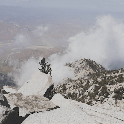 Stay in rural Idyllwild, just a twenty-five minute drive from Mount Jacinto 