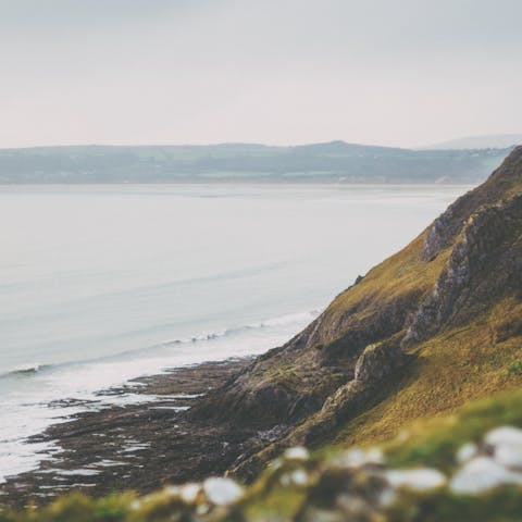 Walk thirty minutes to the dramatic scenery of Three Cliffs Bay – it's also just an eleven-minute drive 