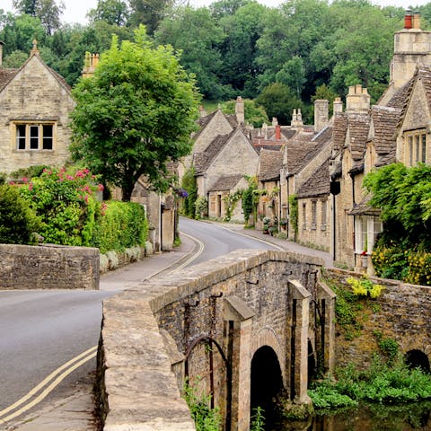 Discover the beauty of the Cotswolds – starting in Stow-on-the-Wold, just a twenty minute drive away