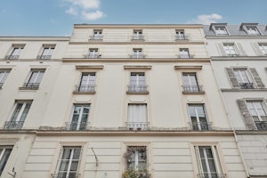 A Parisian Pause image 8