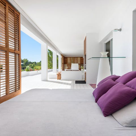 Have a siesta on the day bed