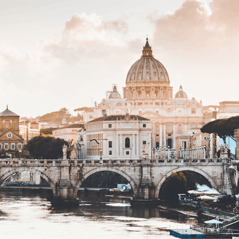 Take a leisurely stroll to the Vatican City – only a forty–minute walk away 