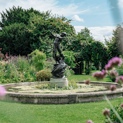 Reach the lush lawns of Regent's Park, twenty-two minutes away on foot