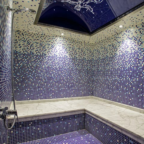 Unwind in the spa-like hammam steam room shower