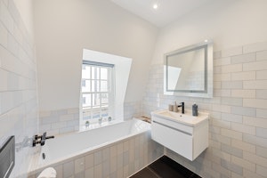 Metropolitan Midnights image 9
