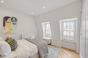 Metropolitan Midnights image 6