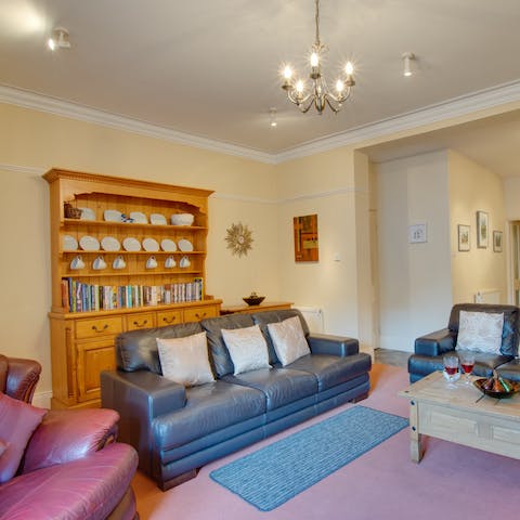 Put your feet up in this cosy living area, where you can peruse the bookcase