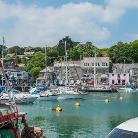 Stroll to Padstow's pretty harbour in just five minutes