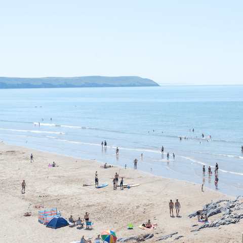 A five-minute drive to the Dorset beaches