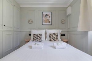 Chic & Charming image 6