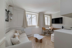 Chic & Charming image 5
