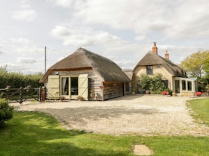 The Thatched Barn image 6