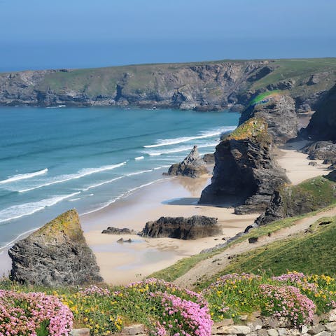 Immerse yourself in the natural beauty of the Cornish coast, with the Downderry beach just moments away 