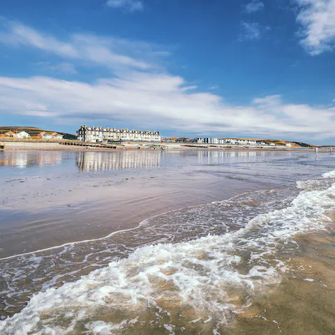 Stay just a ten-minute drive away from Tywyn, a charming seaside town full of knick knacks shops, cafes, and pubs