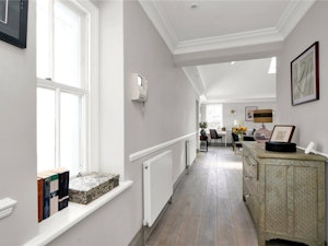 The Kensington Crown image 8