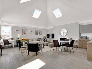The Kensington Crown image 7