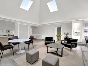 The Kensington Crown image 6