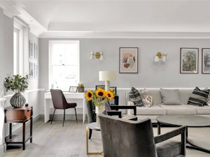 The Kensington Crown image 1