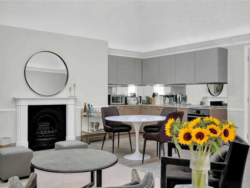 The Kensington Crown additional image