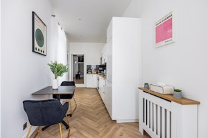 Charming Salon image 12