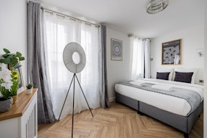 Charming Salon image 11