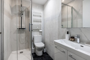 Charming Salon image 8