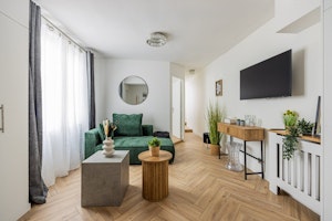 Charming Salon image 1