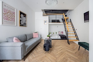 Charming Salon image 2