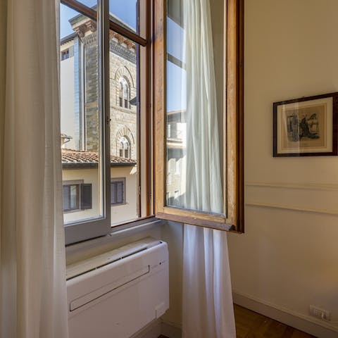 Gaze out across the pretty rooftops from your period home overlooking Palazzo Vecchio and Piazza della Signoria  